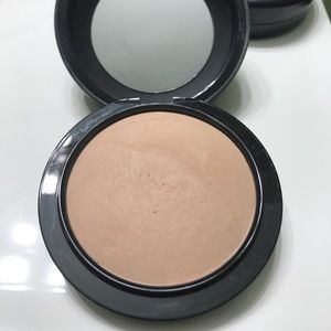 Mac mineralized skin finish
